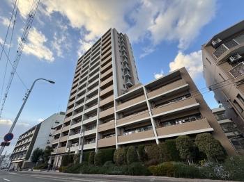 タイル張りの外観