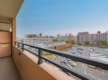 南側バルコニー（眺望は永続的に保証されるものではありません）