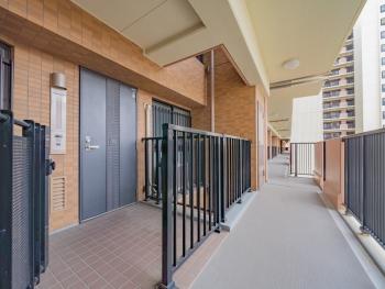 プライバシーを重視した玄関ポーチ