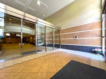 メインエントランスの風除室