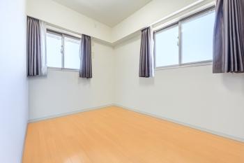 洋室2　約5.5帖　（CGで作成したリフォームイメージです）