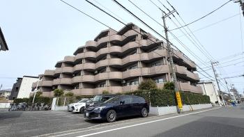 マンション南側より撮影。１９９２年築のマンションです。