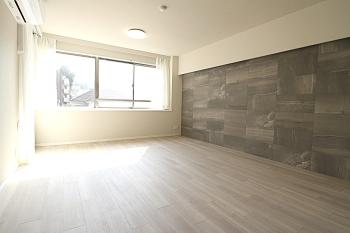 南西向き、明るい陽射しが射し込み、明るいです。