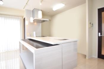 対面キッチン　（ＣＧで作成したリフォームイメージです）