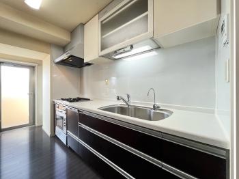 回廊型２ＷＡＹ動線のキッチン　ＣＧによるリフォームイメージです