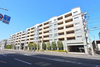 元町の運河沿いに佇む全149戸の大規模レジデンス