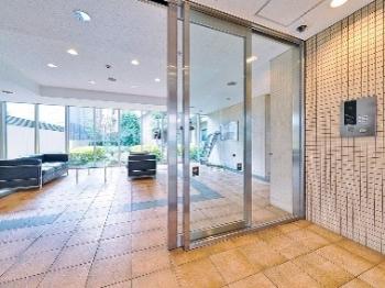 高級感のあるエントランスホールです