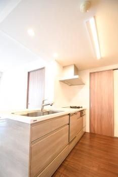 キッチン　（ＣＧで作成したリフォームイメージです）