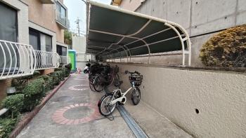 駐輪場　年額2000円