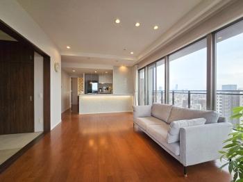 リビング・ダイニングには床暖房がございます。