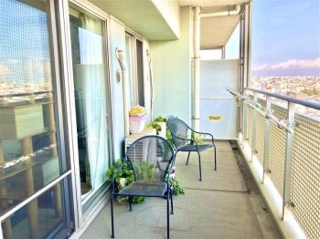 ゆったりと眺望を楽しめるバルコニー（眺望は永続的に保証されるものではありません）