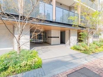 エントランス　オートロックシステム付き