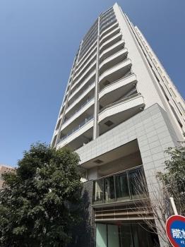 総戸数47戸のホワイトを基調とした外観