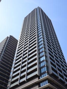 地上36階建ての建物外観です。