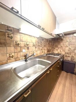 ワイドシンクと3つ口コンロ付きのキッチン　お料理の効率も上がります。