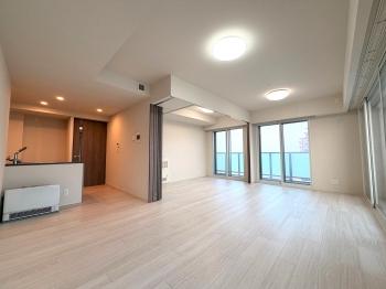 リビングダイニングと洋室４（可動間仕切り解放時）