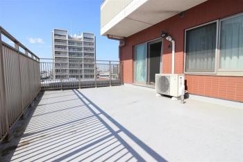 西側ルーフバルコニー（眺望は永続的に保証するものではございません）