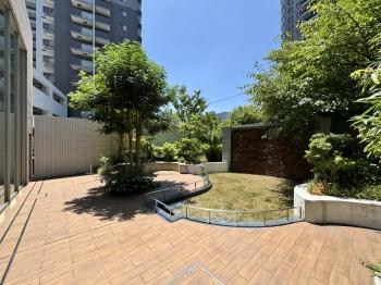 オーナーズガーデンと呼ばれる敷地内共用庭園