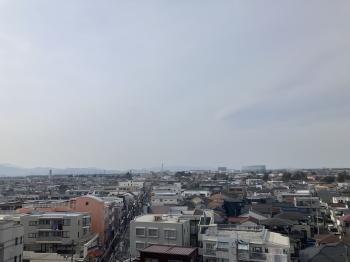 南西側バルコニー、北西側眺望。眺望は永続的に保証されるものではございません。