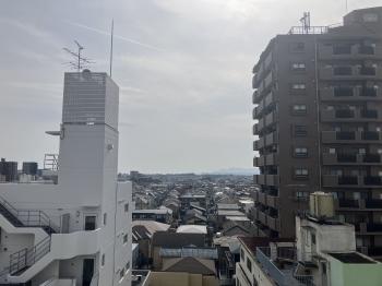 南西側バルコニー。南西側眺望。眺望は永続的に保証されるものではございません。