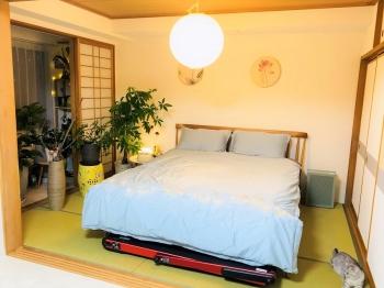 リビングダイニングと隣接した和室です。南向きで陽当りが良いのが特徴です。