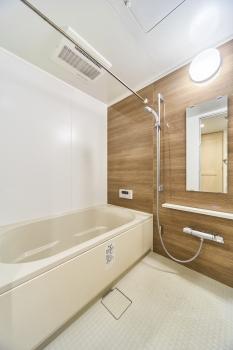 １４１８サイズの浴室。浴室乾燥機付きです。