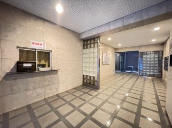 管理人室や防犯カメラが設置されていることで、住人に安心感を提供