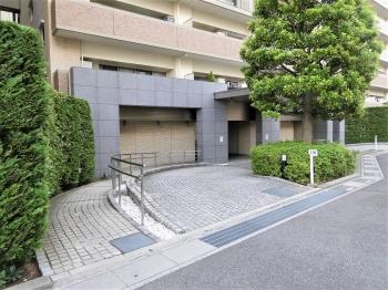 車寄せのあるエントランス