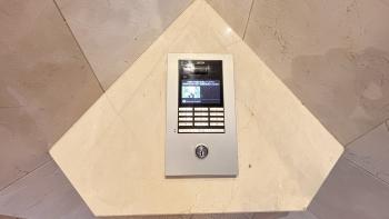 オートロックの操作盤になります。