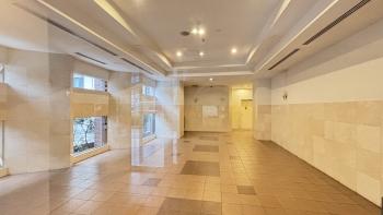心地良い光に満ちた雰囲気を演出してくれるエントランスホールになります。