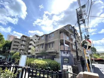 周囲には緑も多く、穏やかな住環境が魅力