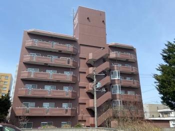 東側からの外観写真