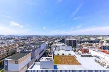 北西側バルコニーからの眺望。（眺望は永続的に保証するものではありません）