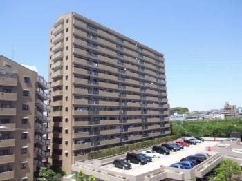 建物南東側外観写真