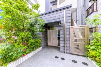 エントランス前