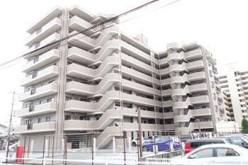 北西方向からの外観