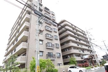 東方向からの外観