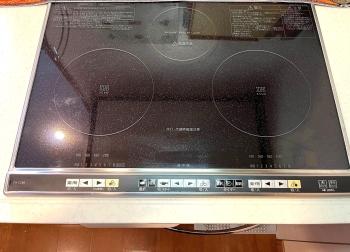 IHクッキングヒーター、３口コンロです