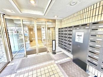 エントランス入口　オートロック完備