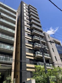 地上１３階建て、鉄筋コンクリート造のマンションです