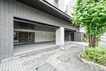 明るく高級感のあるエントランス