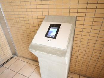 オートロック付きのマンションです。