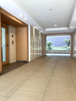 エントランス内部