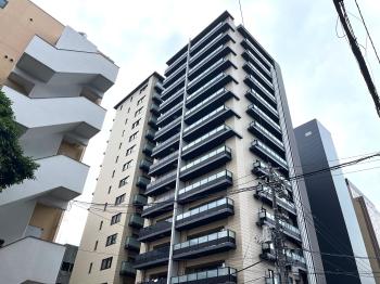 現地マンション外観です。