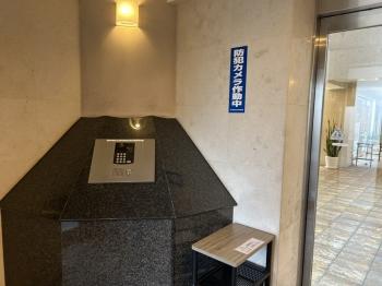 明るく清潔感のある共用部にオートロックを完備