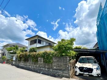 現況写真 西側道路より北東方向へ敷地を臨む 現況写真 西側道路より北東方向へ敷地を臨む