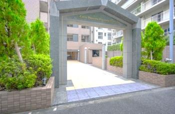 エントランス前