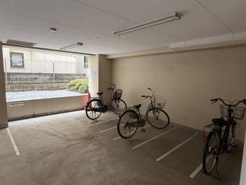 自転車置き場　空き状況、料金はお問い合わせください
