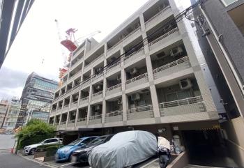 端正なタイル張り外観が映える、落ち着きあるレジデンス