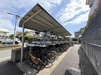 敷地内駐輪場（空き状況、料金等はお問い合わせください。）